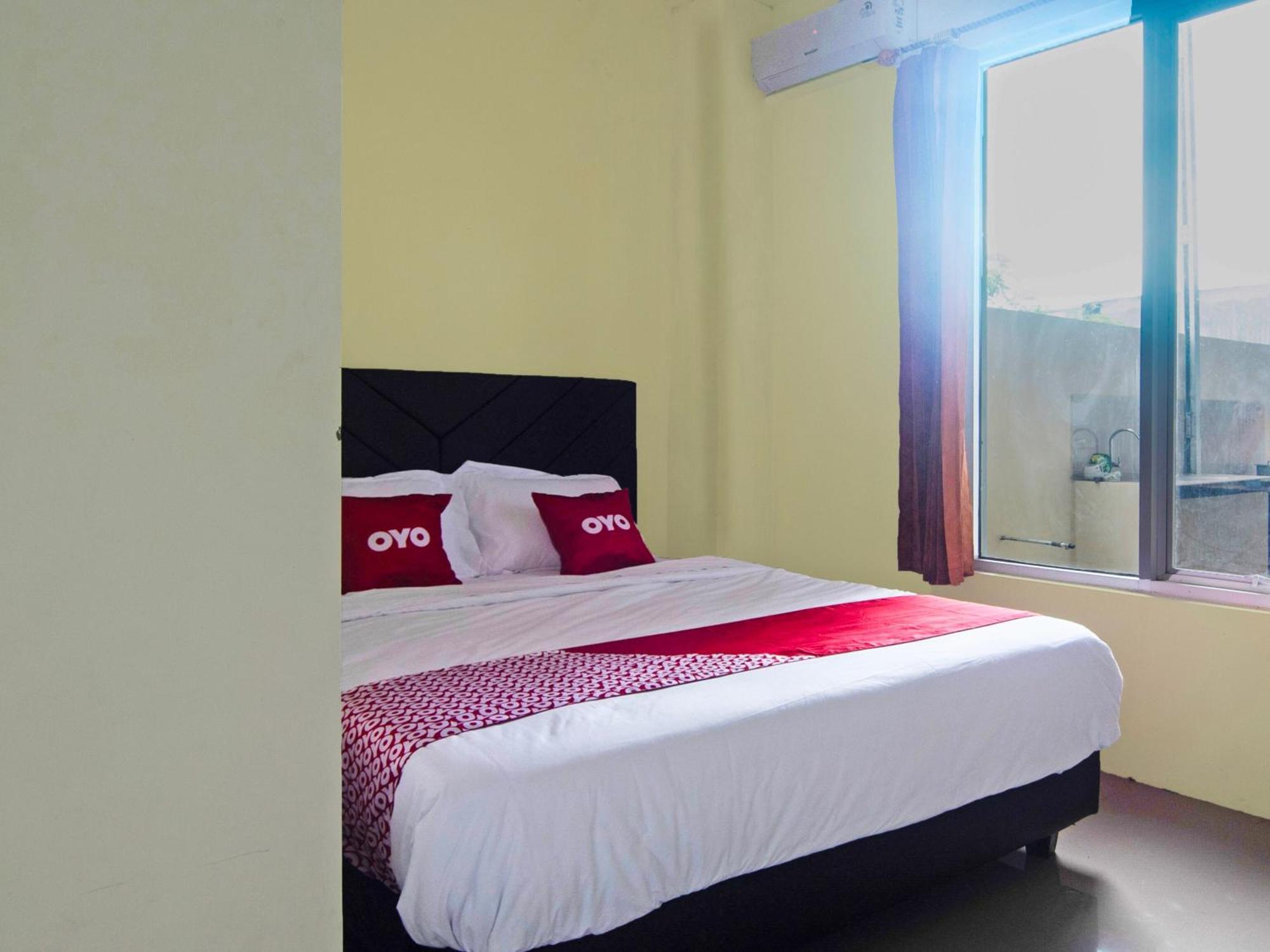 Oyo 92714 Miracle Kost Manado