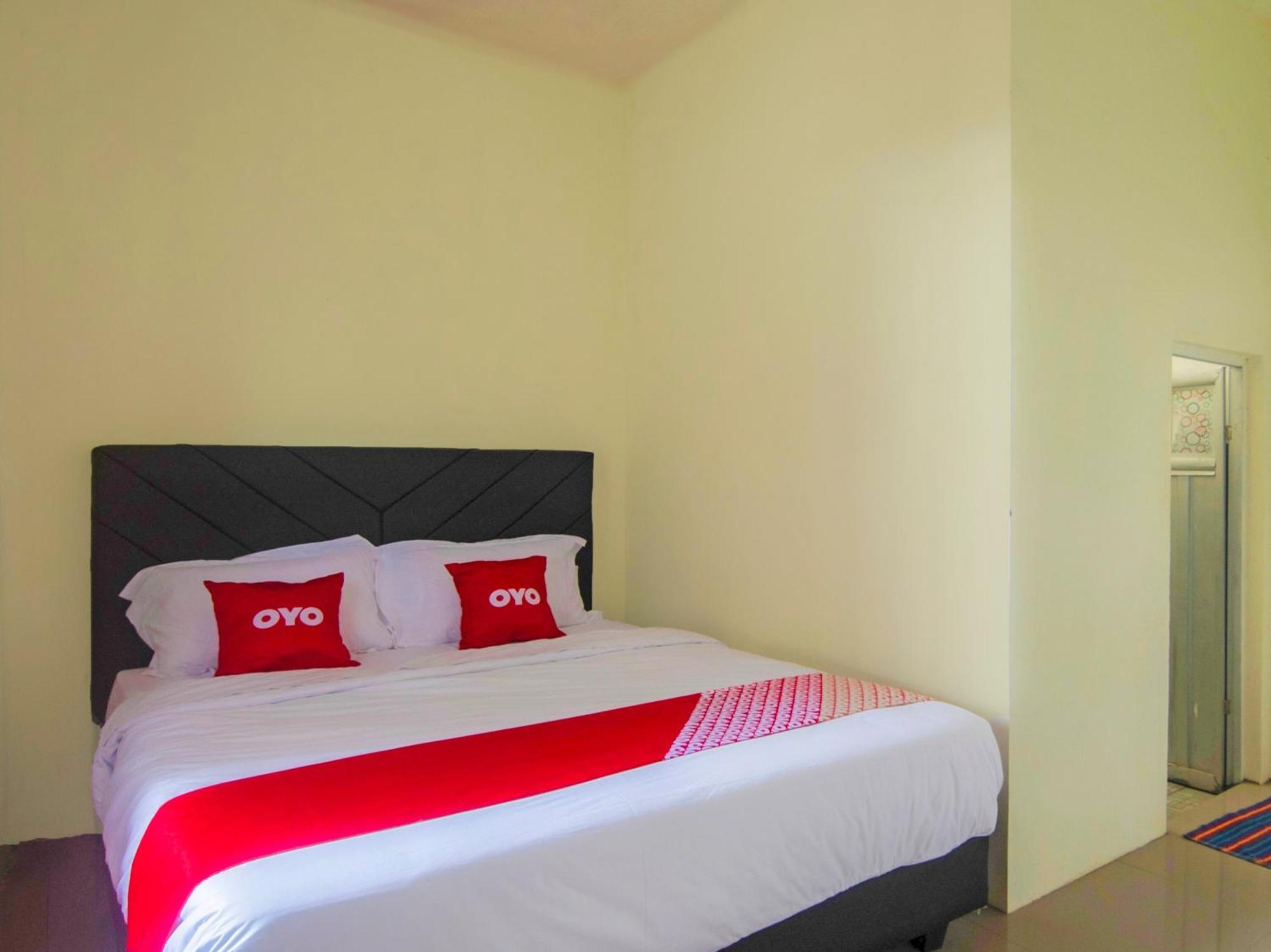 Hotel Oyo 92714 Miracle Kost 2*